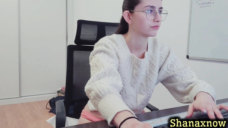 Shanaxnow: To je důvod, proč všichni lidé chtějí moje páchnoucí čůrací kundičky