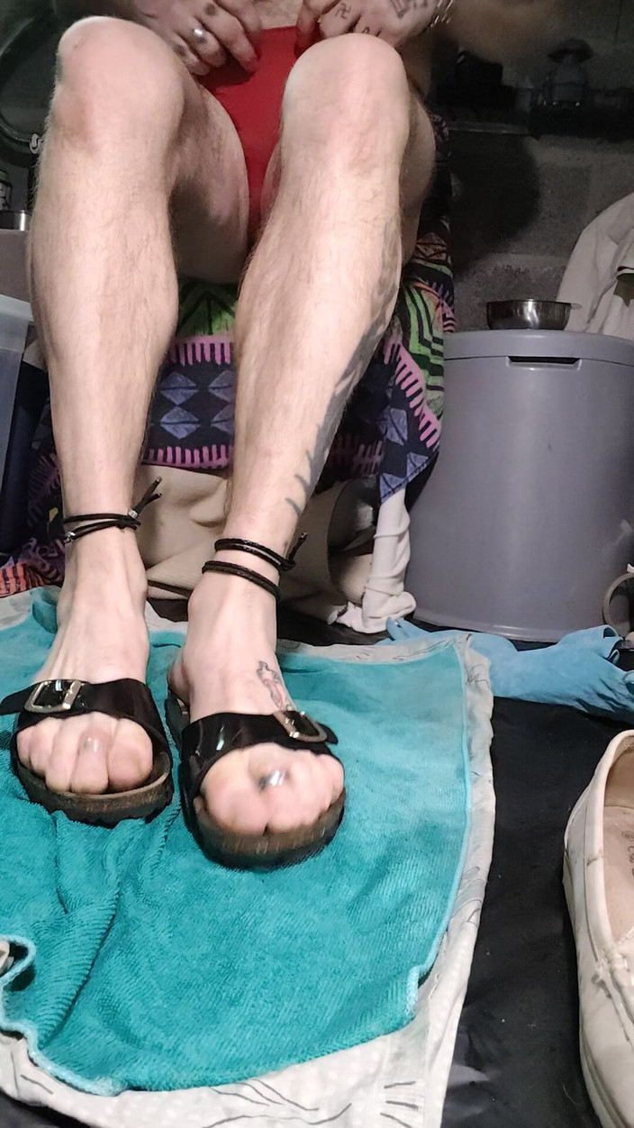 Kinky slave slut boy: Ben Sürtük Kıyafeti Ve Bayan Terlik Ve Çişim Sürtük