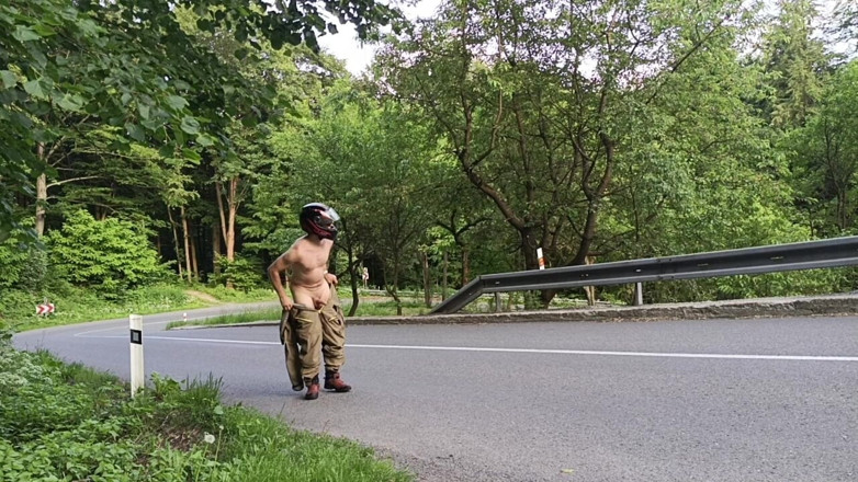 kickerscooter: Cazzo di masturbazione sulla strada, quasi preso