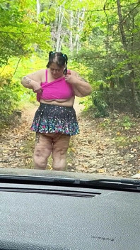 그녀의 보지를 핑거링하는 핫한 십대