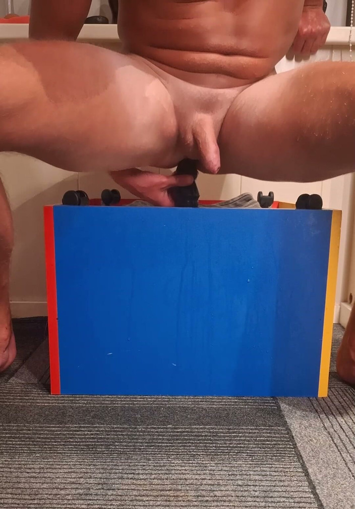 NoFace Twink X: Un twink, jeu anal en solo torride, prend un gode
