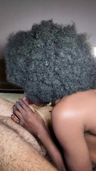 Ebony Slim Děvka saje a šuká