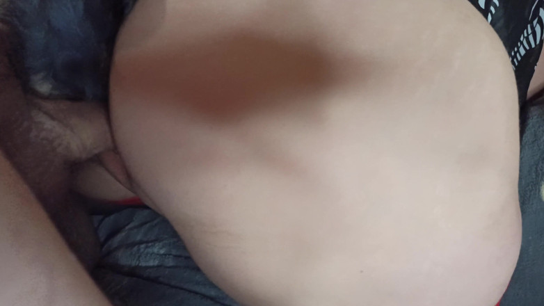 SexyCumCpl: Suri rumah digoda dengan ekor palamnya dan membiarkan pepek berairnya...