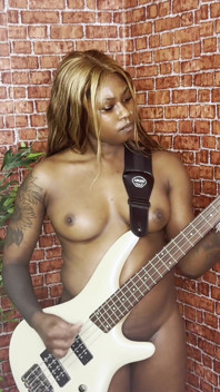 Couverture de basse nue - Muse - Le temps s’éjacule