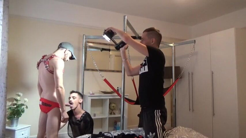 Gaybareback: Webcam, twink scopato senza preservativo da un ragazzo con un...