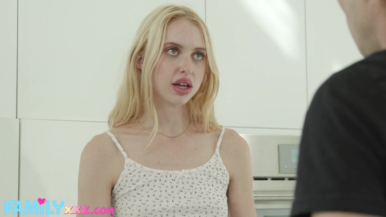FamilyXXX: Chloe is my squirtaholic step sister