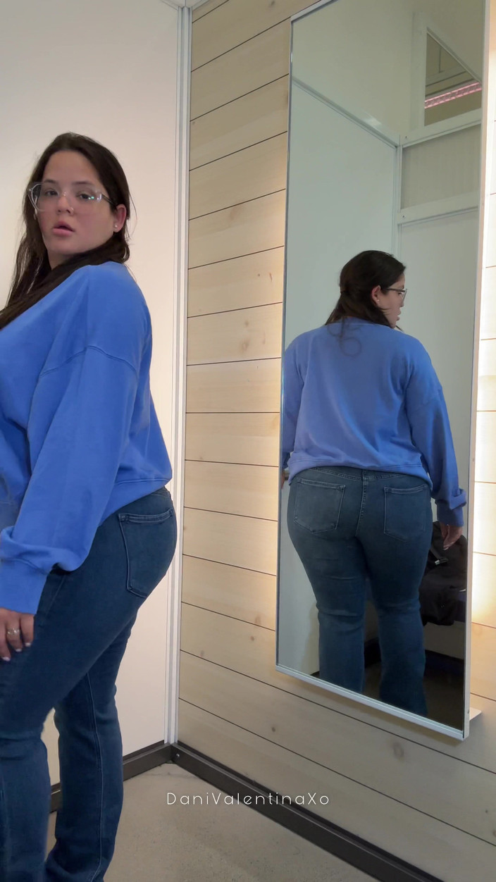 Dani Valentina: Femeie mare și țâțoasă încearcă- l pe Busty Dani Valentina