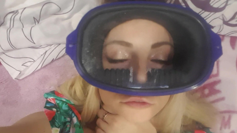 LarisaCum: Mask and new swimsuit, I caress myself and it's so...
