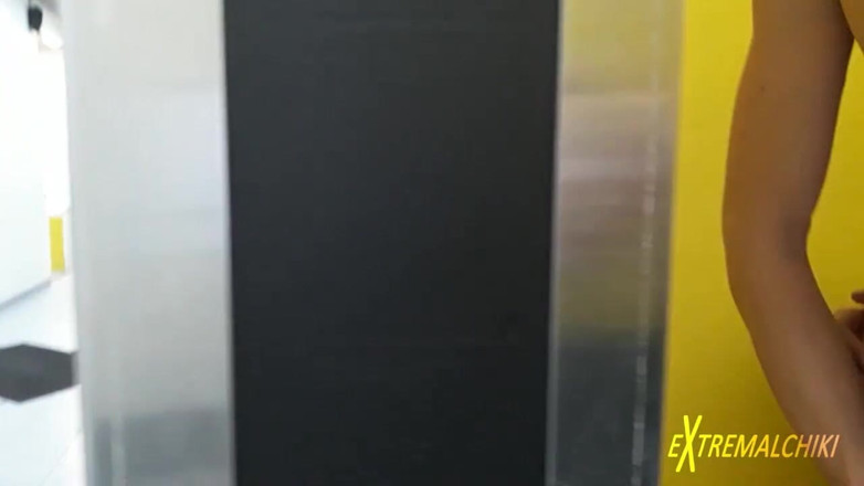 Extremalchiki: Gym locker room fuck