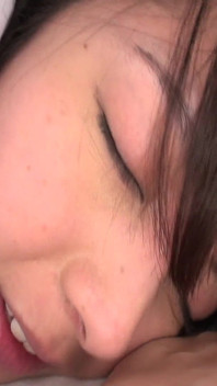 Black Hair Beauty Mikako smälter till ett djupt och intensivt sensoriskt möte