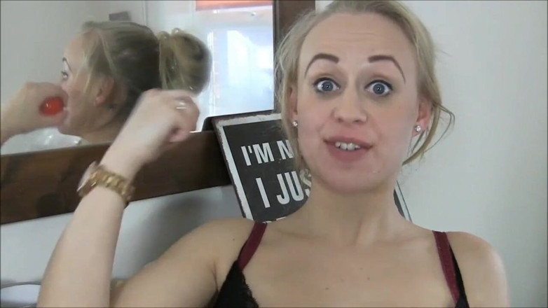 Selfgags classic: Carleyelle: kokhalzen zijn strak bedoeld!