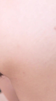 欲火中烧的女销售员为了达到目标而和客户做爱