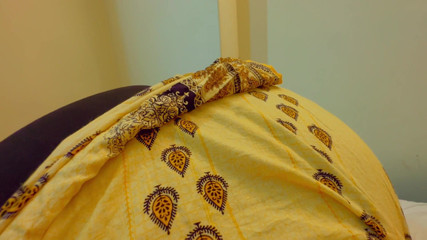 Aria Mia: Saudita MILF culo enorme e tette enormi matrigna aiuta il...