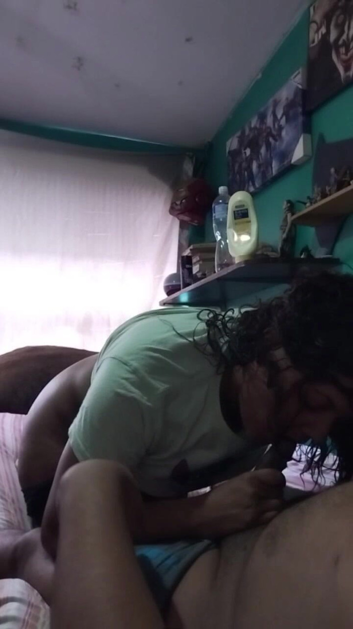 Sofixxx: 갈색 머리 큰 엉덩이 라티나 빨기