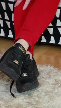 Red jeans a černé tenisky