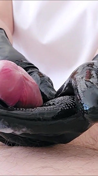 Asiatische Massage mit latexhandschuhen (hinter den kulissen)