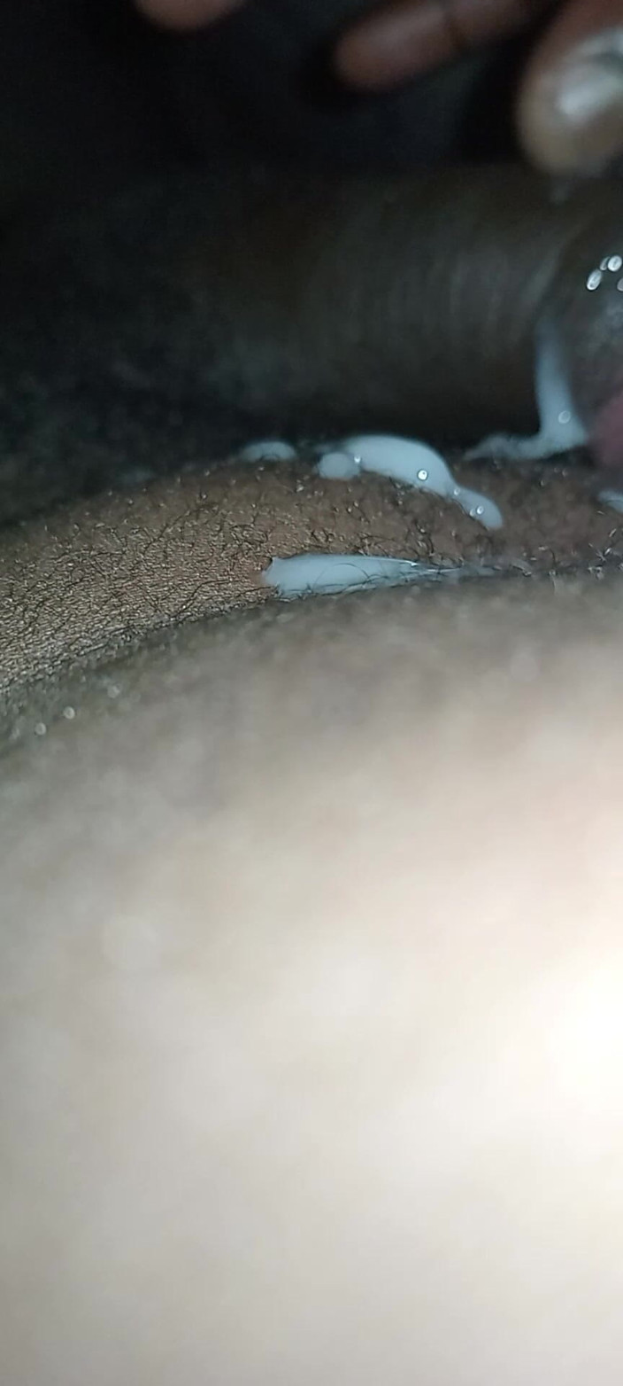 Lihlemandisi: Lihle mandisi lagi asik muasin lubang pantatnya pakai jetking sampai...