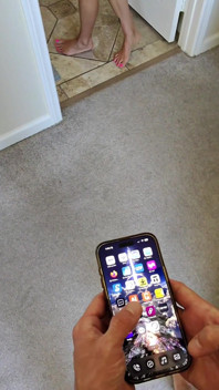 Una milf bionda perfetta munge un cazzo grasso con la sua figa stretta