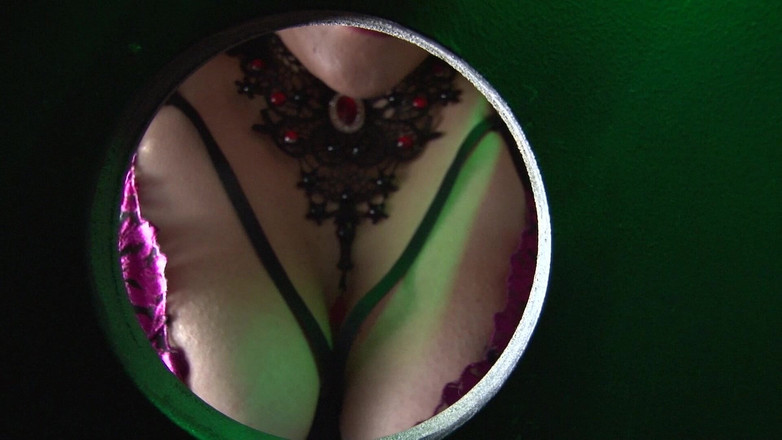 Lorelei: Zboczeniec szpieguje Lorelei