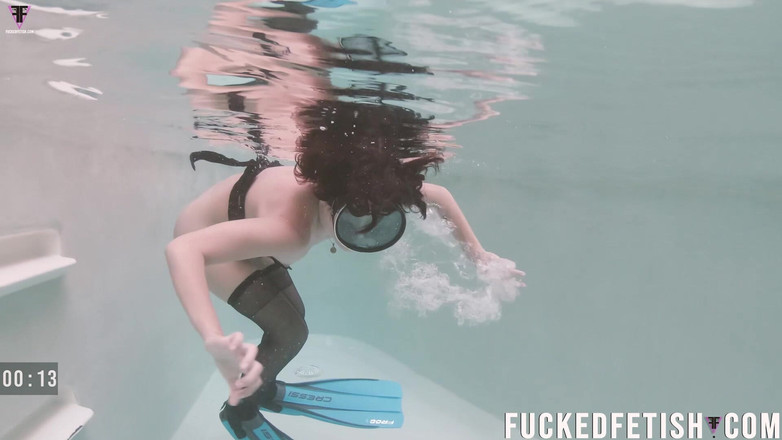 Fucked fetish: HDかわいい人魚水中プールフィンオナニーマスク