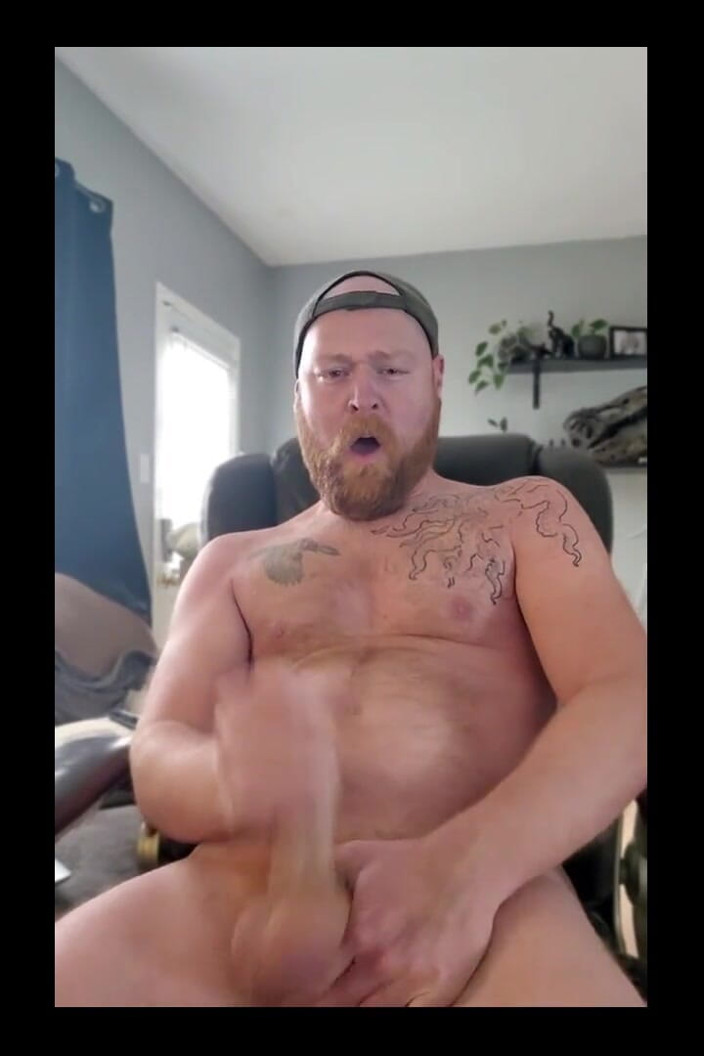 Logan Stanley: Having a Wank to Some Porn