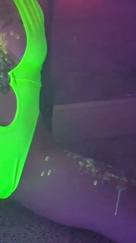 Słodkie oparzenia stawania się - ociekanie pod gorącym woskiem Fetysz i Sensation Play