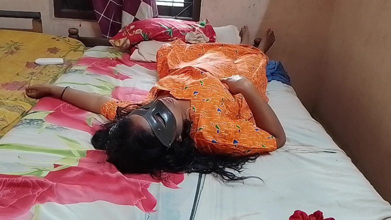 LEGSCOUPLE12: Indisches dorfmädchen wird von ihrem ehemann zu hause gefickt