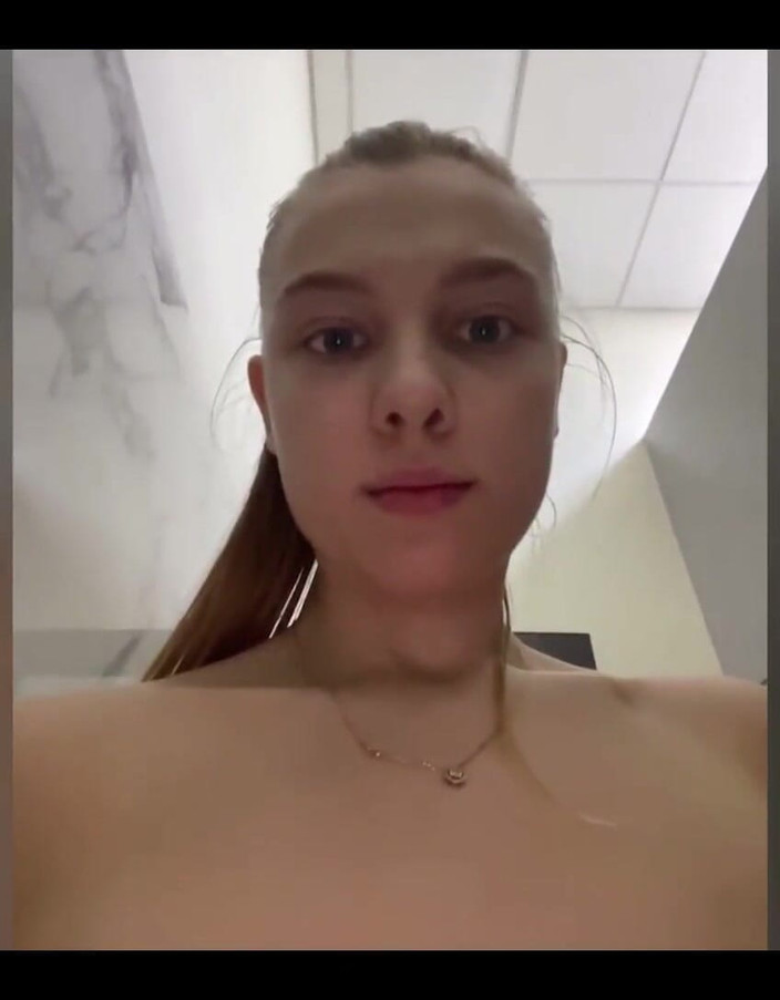 JuiceLussie: Kali pertama kongkek dubur di tempat awam