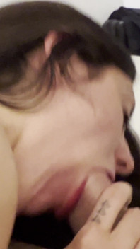 Amaya Castro osiąga wielokrotne orgazmy, skacząc na mojego ogromnego kutasa