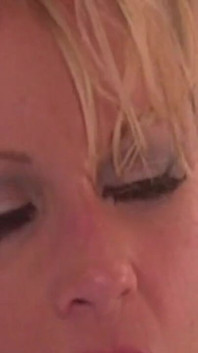 Sex retro cu blonda slut