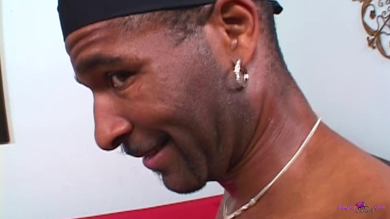 Naughty Black Girls: Dieses rothaarige schätzchen kam zu einem blowjob, aber sie wurde...