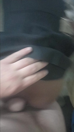 hothouse18xxx: Stiefdochter plaagt haar kont aan stiefvader, ze wrijft met haar...