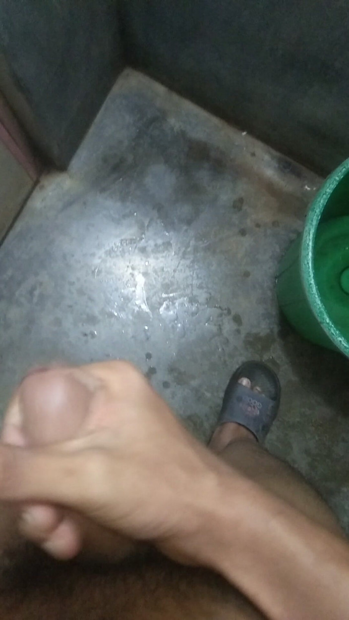 Viral_tiktokar: So I Went to the Bathroom, Put Soap on My...
