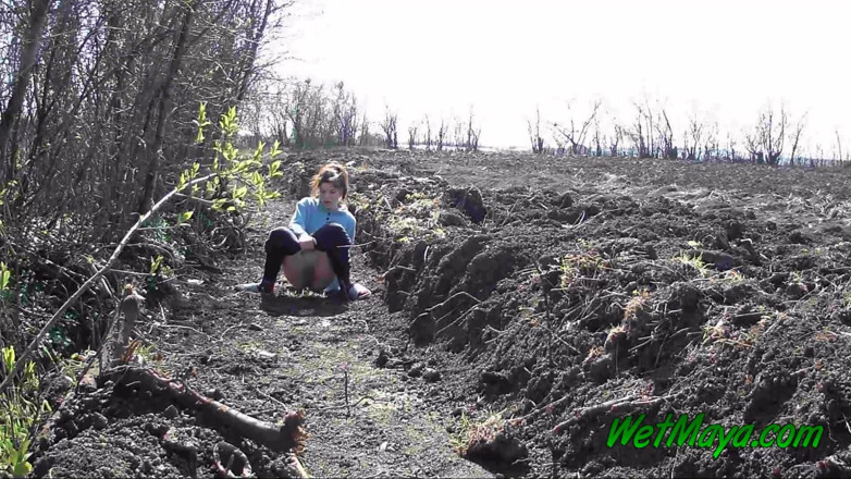 Wet Maya: Peeing in nature