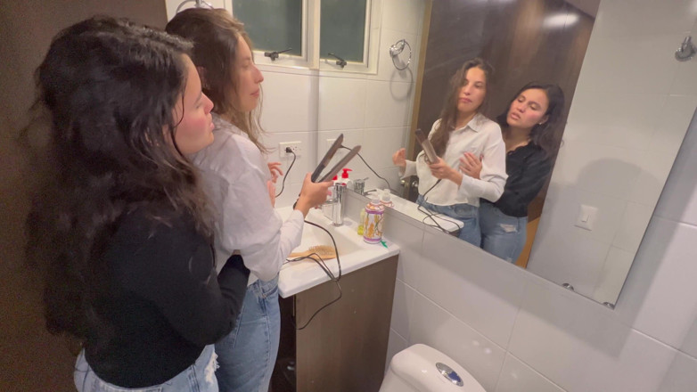scarlettandc: Ma maquilleuse m’invite à faire des choses sexy