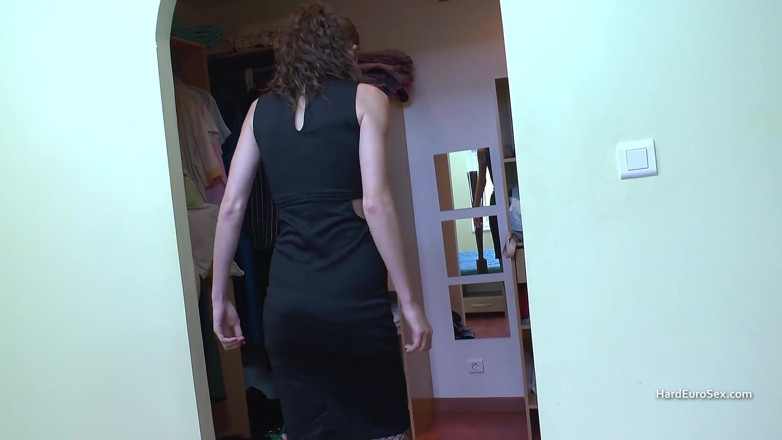 Hard Euro sex: 쪼이는 후장을 따먹는 큰 장난감