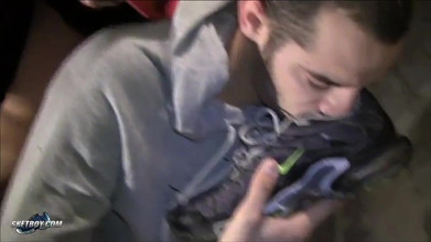 Sketboy: Sketboy - dikongkek di tempat letak kereta