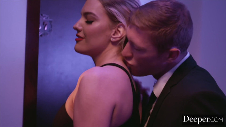 Deeper: Profundo. Predador Kenna James encontra sua nova presa em Oliver
