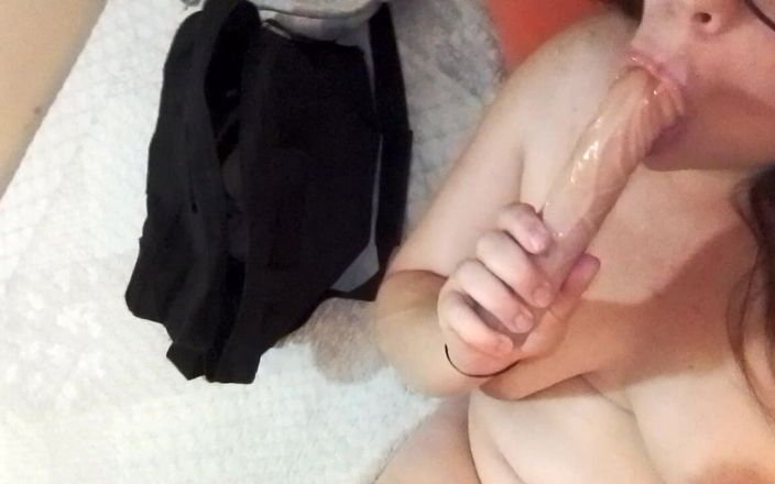 IllustriousAnnie: La mia figa ama essere scopata- penetrazione dildo ravvicinata