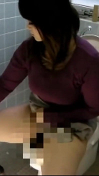 Femmes âgées coincées - 25, collection de masturbation dans les toilettes - épisode 03