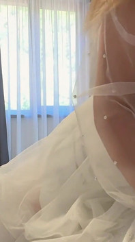 Malam pernikahan di hotel dan gaun pernikahan sama pengantin wanita yang lagi hamil