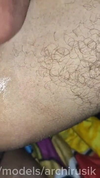 Explosão anal de um pau de taxista na beira da estrada durante um cruzeiro