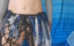 Plagen en strelen en en dildo rijden in mijn sexy touwrok