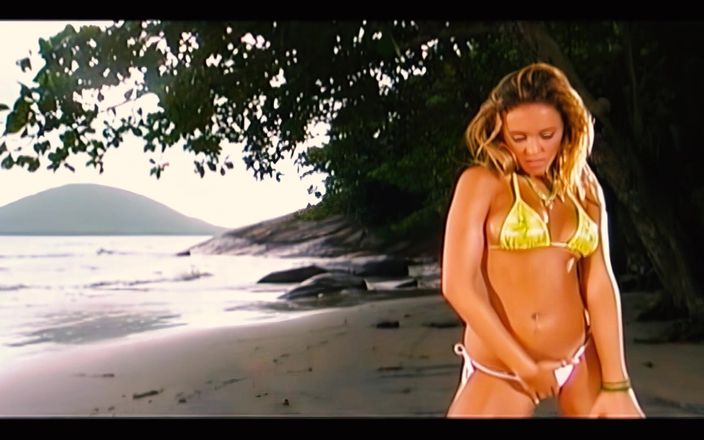 BestPorn85: Gisele prodo si fa schizzare in faccia in un ambiente...