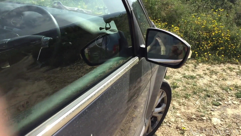 Arteya: A arteya piace masturbarsi in pubblico