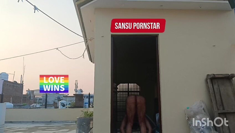 Sansuindia: Attore indiano nudo all'aperto