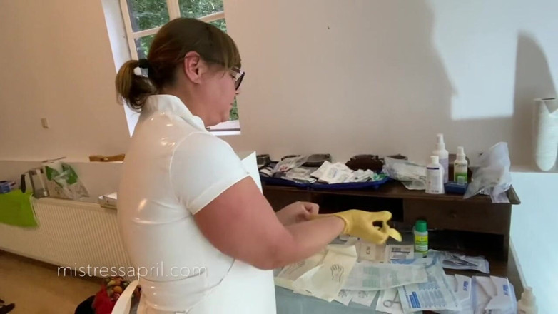 Mistress April: Kochanka Dominatrix Kwiecień - kliniczne szycie kogutów