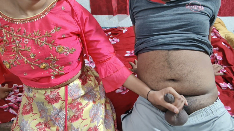 biharisonam: Adik tiri muda yang cantik disapu jauh
