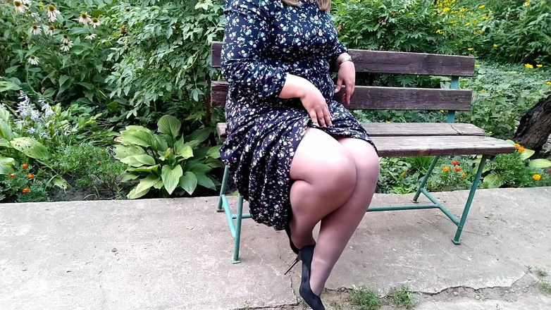 OurFetishLife: Ibu mertua yang lagi sange bikin aku crot di sepatunya...