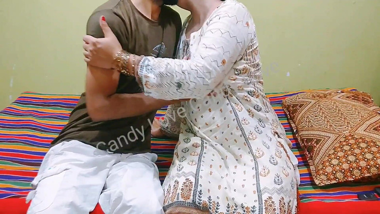 Pakistani CoupleX: Stiefmutter in perfekten runden arsch hindi Audio gefickt